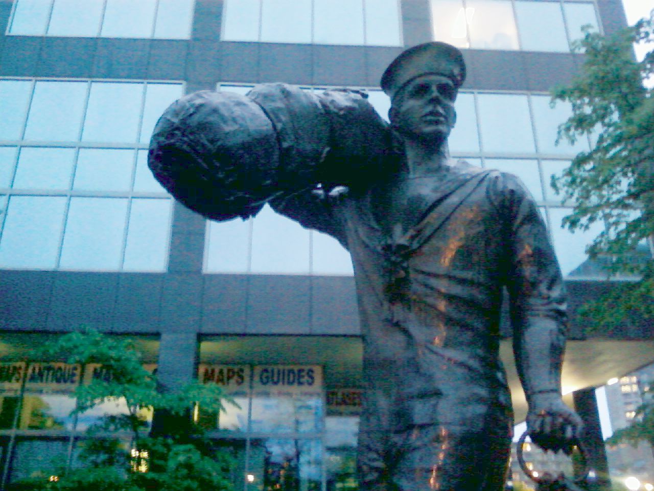 Sailor's statue