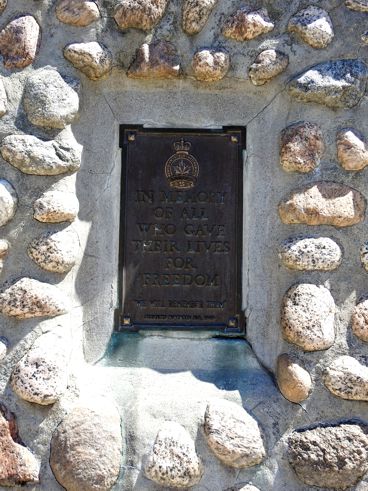 Plaques on cairn